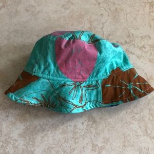 Kealopiko reversible bucket hat- NWOT